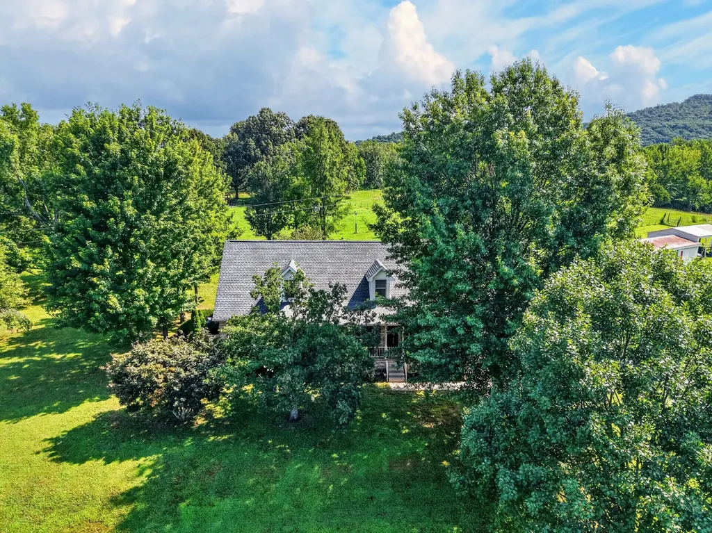 1377 Chestnut Grove Road Morrison TN 37357