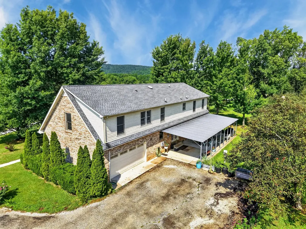1377 Chestnut Grove Road Morrison TN 37357