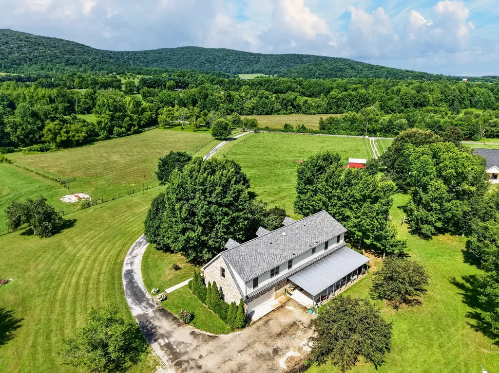 1377 Chestnut Grove Road Morrison TN 37357