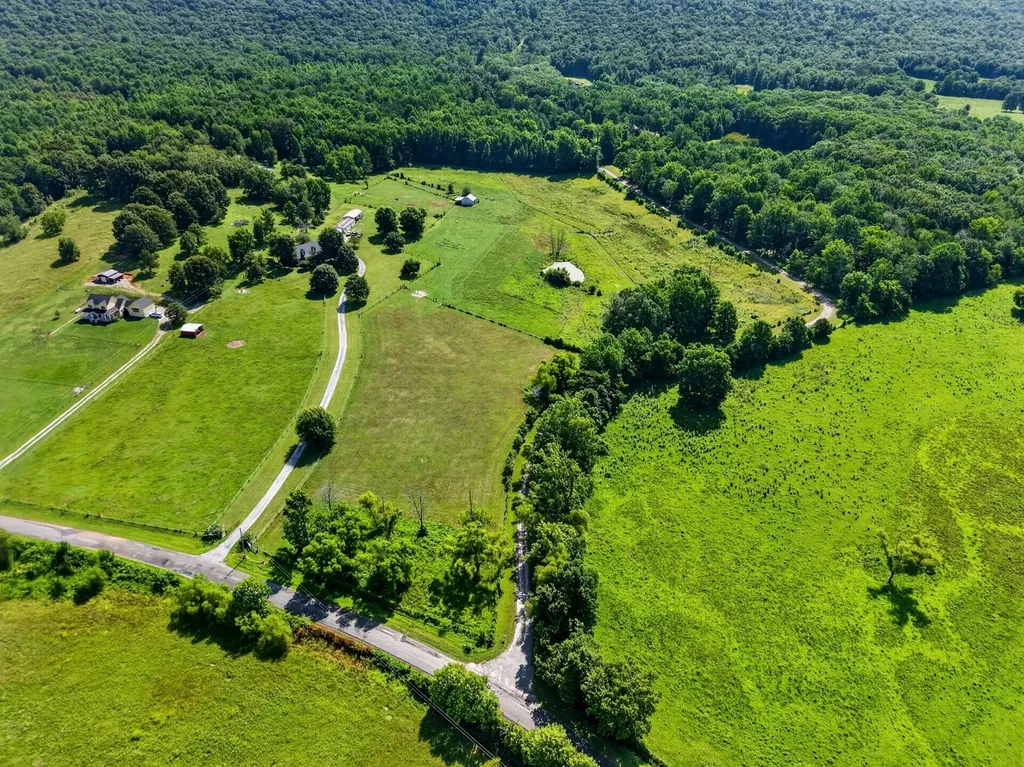 1377 Chestnut Grove Road Morrison TN 37357