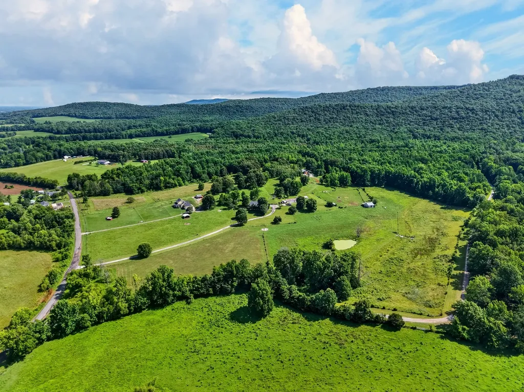 1377 Chestnut Grove Road Morrison TN 37357