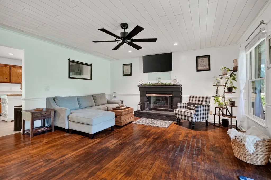 1377 Chestnut Grove Road Morrison TN 37357