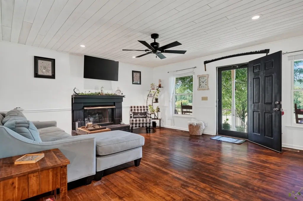 1377 Chestnut Grove Road Morrison TN 37357