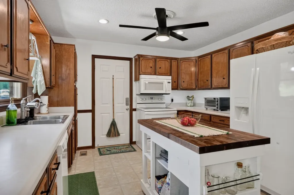 1377 Chestnut Grove Road Morrison TN 37357