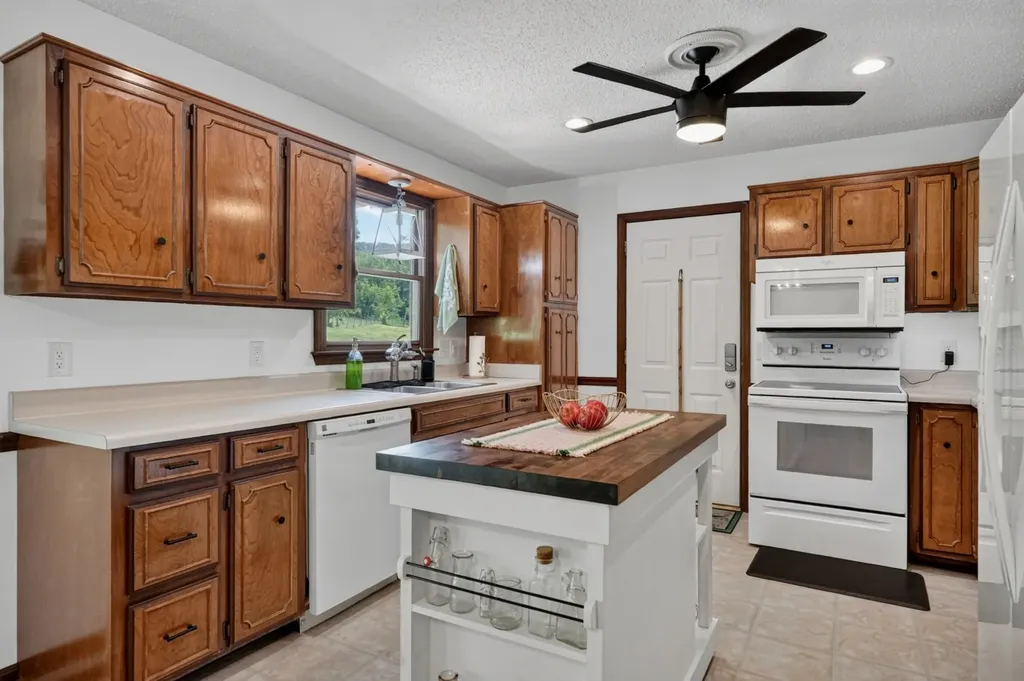 1377 Chestnut Grove Road Morrison TN 37357