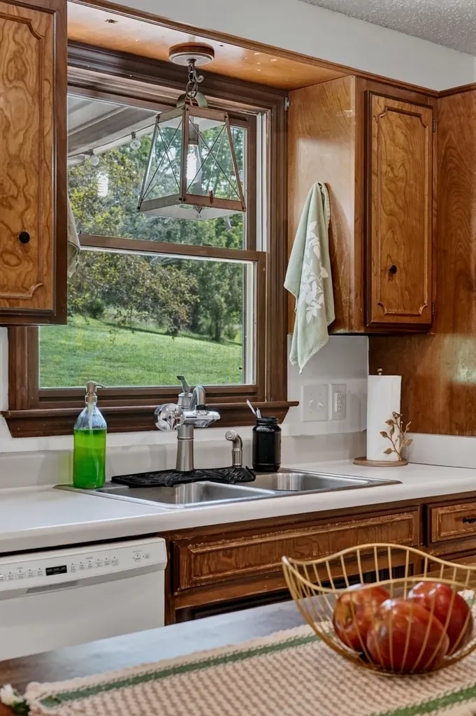 1377 Chestnut Grove Road Morrison TN 37357