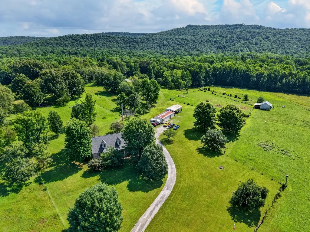 1377 Chestnut Grove Road Morrison TN 37357