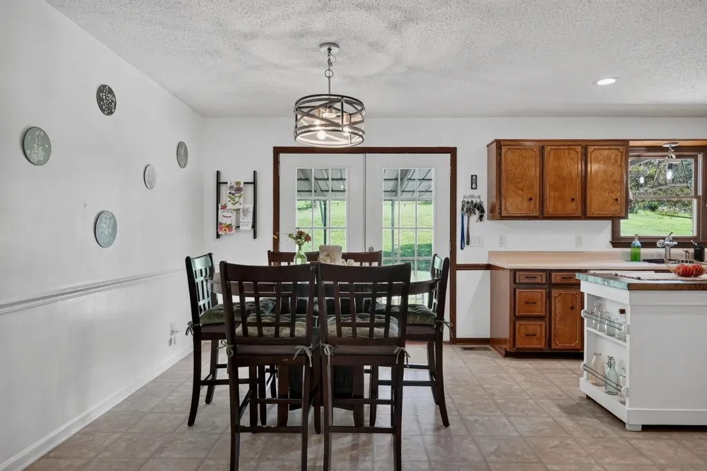 1377 Chestnut Grove Road Morrison TN 37357