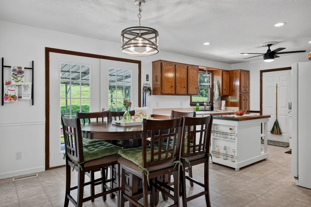 1377 Chestnut Grove Road Morrison TN 37357