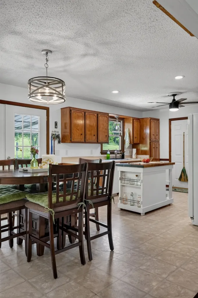1377 Chestnut Grove Road Morrison TN 37357