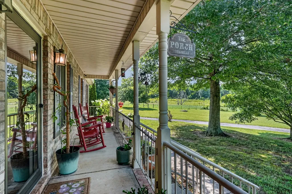 1377 Chestnut Grove Road Morrison TN 37357