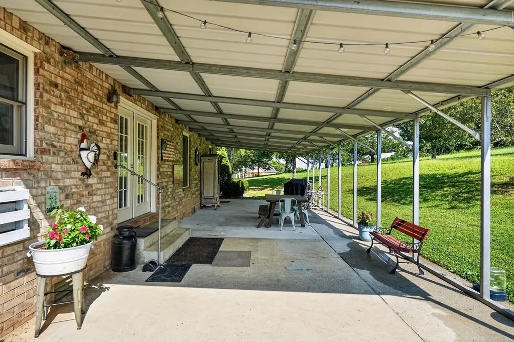 1377 Chestnut Grove Road Morrison TN 37357