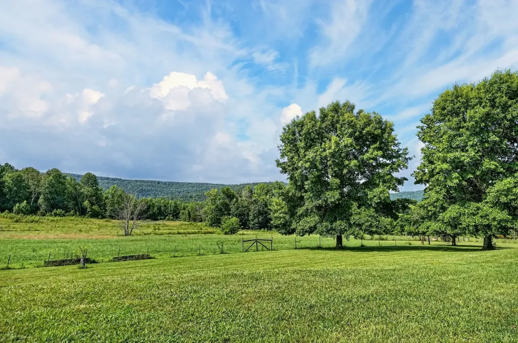 1377 Chestnut Grove Road Morrison TN 37357