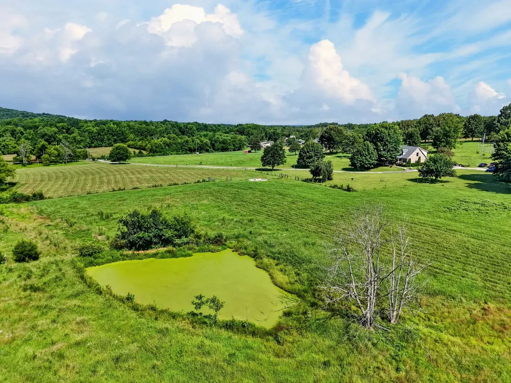 1377 Chestnut Grove Road Morrison TN 37357