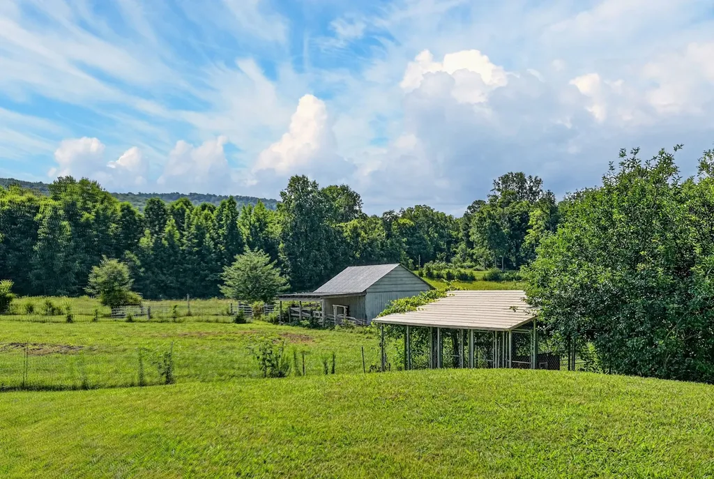 1377 Chestnut Grove Road Morrison TN 37357