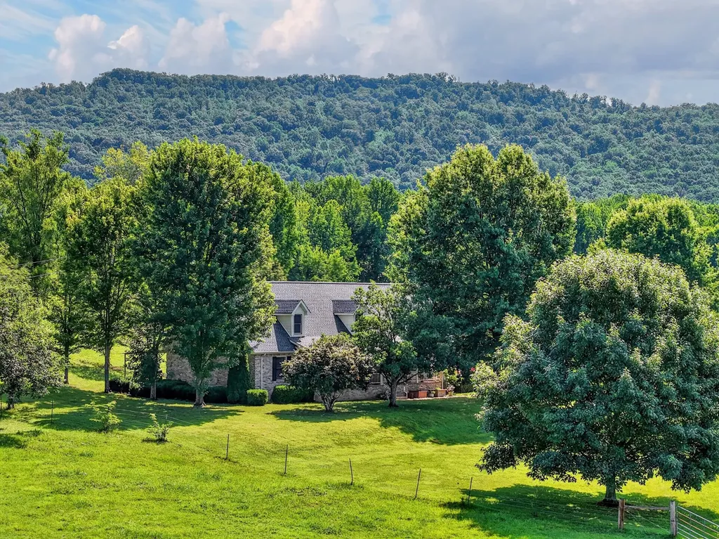 1377 Chestnut Grove Road Morrison TN 37357
