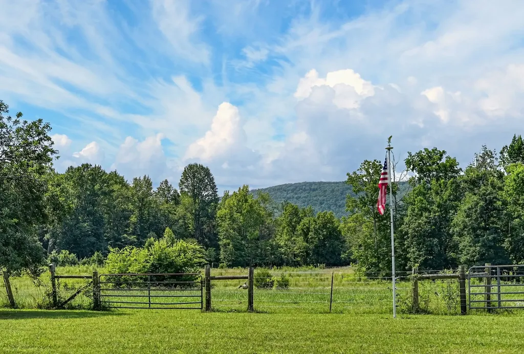1377 Chestnut Grove Road Morrison TN 37357
