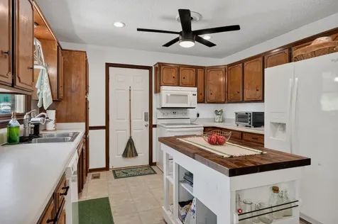 1377 Chestnut Grove Road Morrison TN 37357