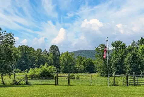 1377 Chestnut Grove Road Morrison TN 37357
