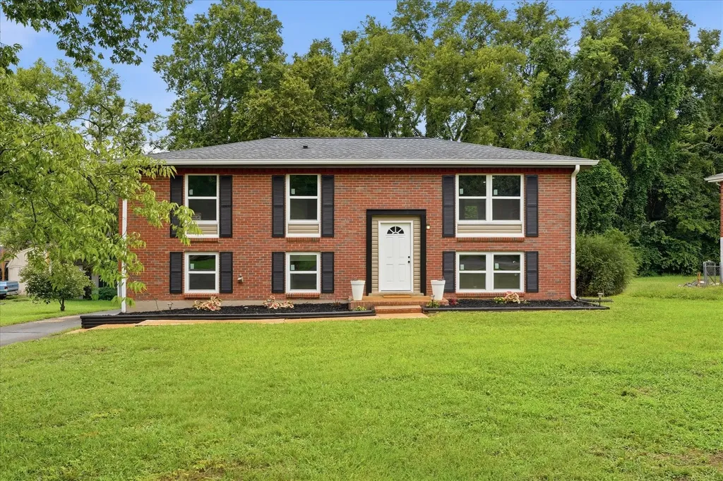 5009 Bonnameade Drive Hermitage TN 37076