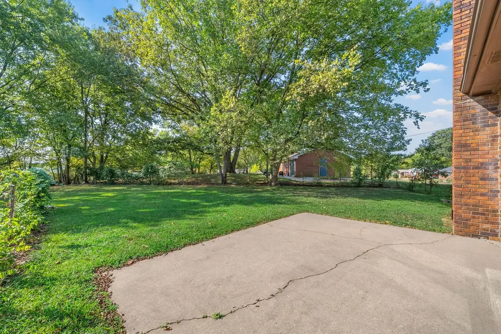 300 Hundred Oaks Drive Clarksville TN 37043