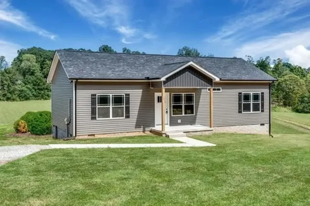 677 Steele Road Charlotte TN 37036