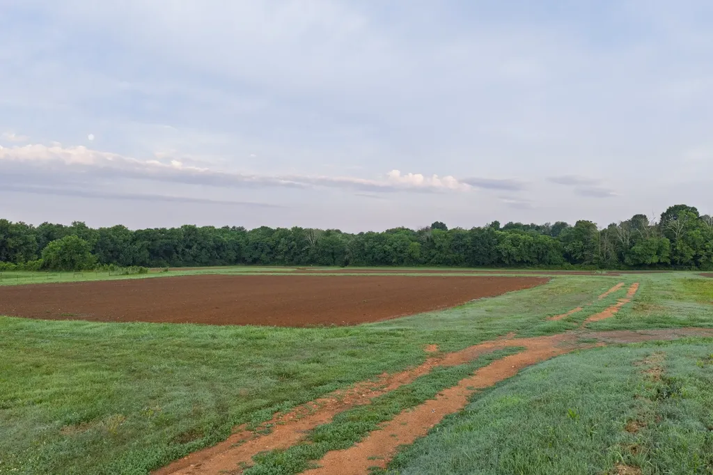 2023 Dr Robertson Road Spring Hill TN 37174
