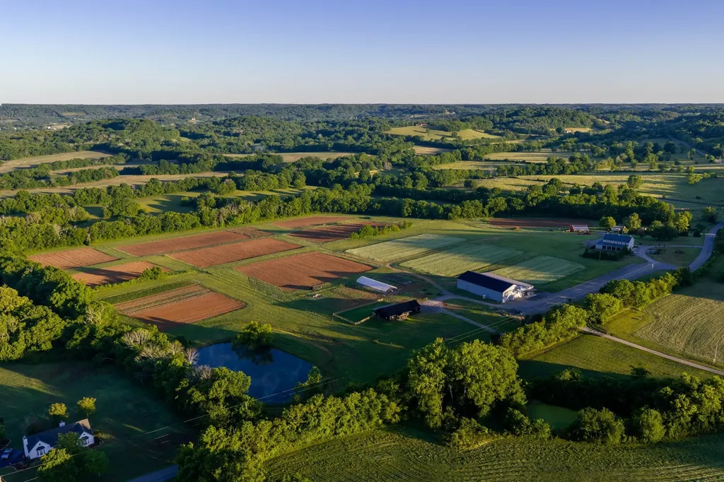 2023 Dr Robertson Road Spring Hill TN 37174