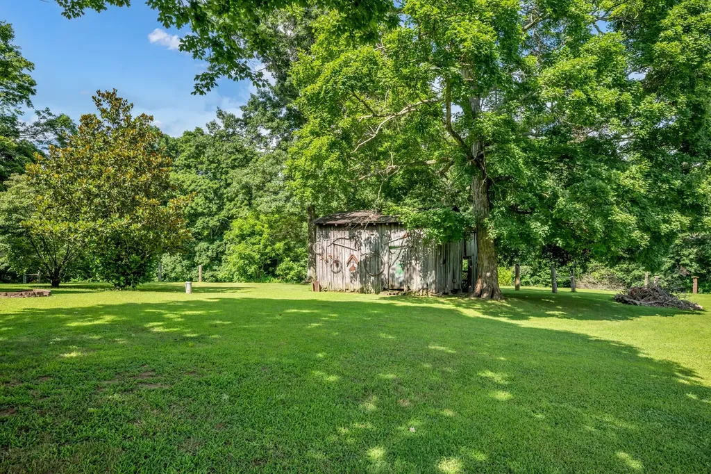2815 Spencer Mill Road Bon Aqua TN 37025