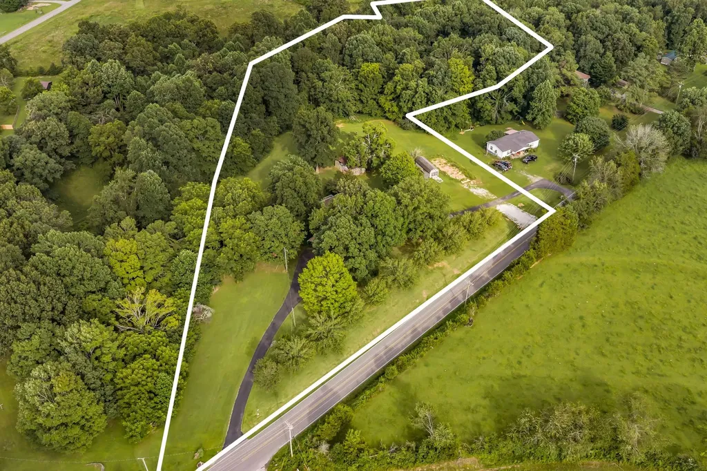 2815 Spencer Mill Road Bon Aqua TN 37025