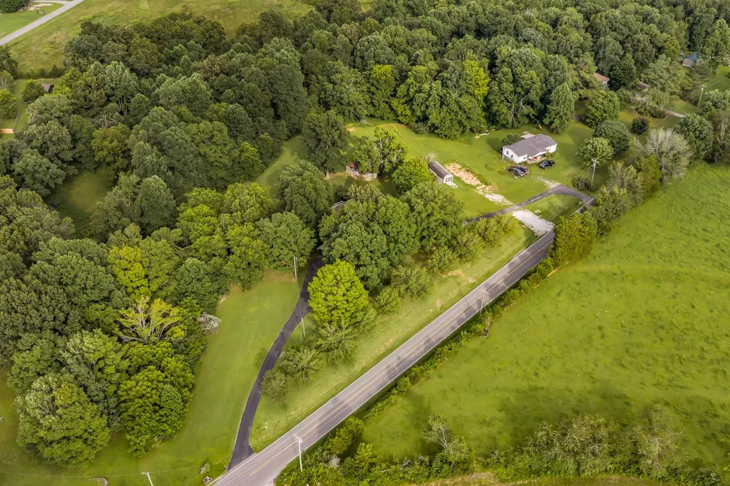 2815 Spencer Mill Road Bon Aqua TN 37025
