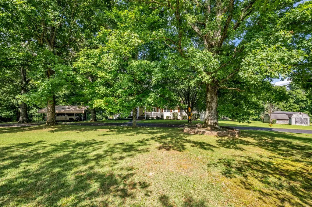 2815 Spencer Mill Road Bon Aqua TN 37025