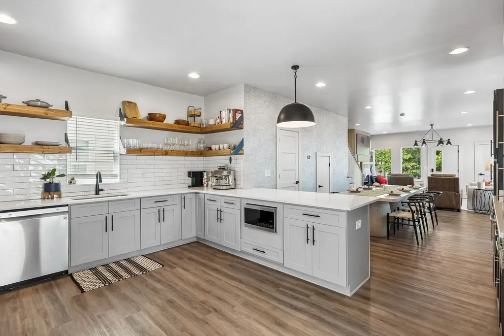 1732B 25th Ave, N Nashville TN 37208