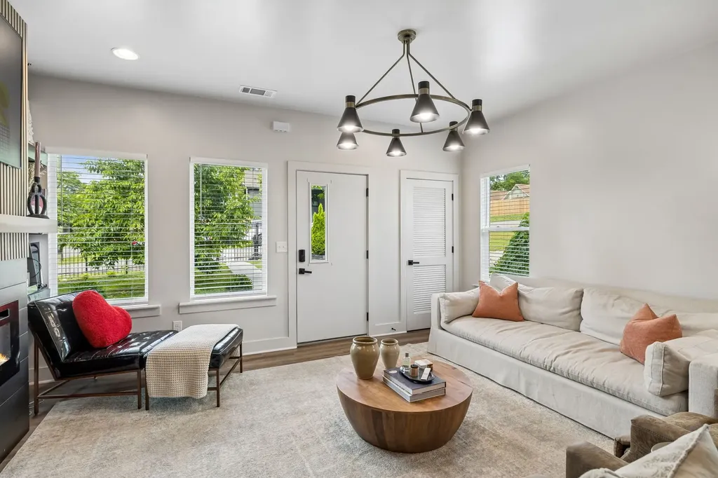1732B 25th Ave, N Nashville TN 37208