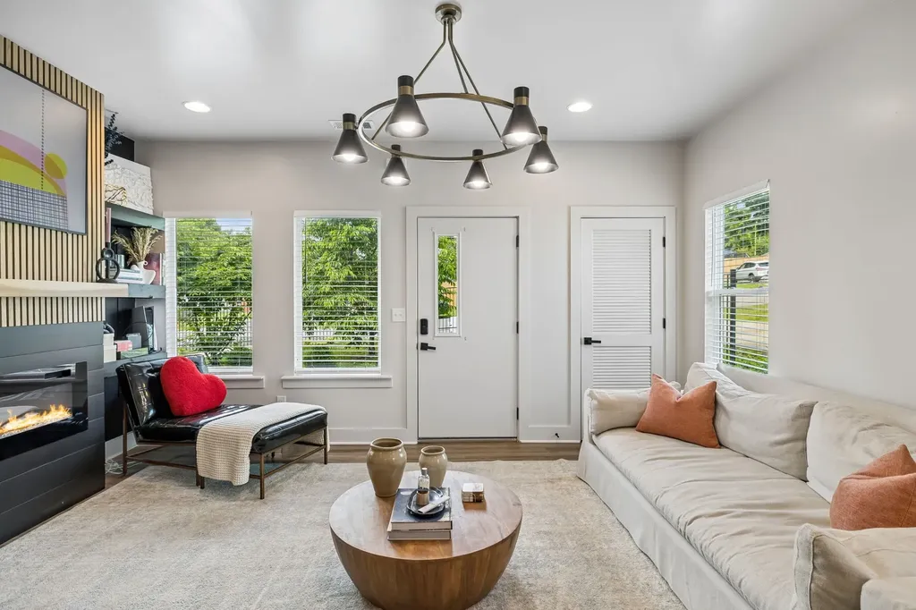 1732B 25th Ave, N Nashville TN 37208