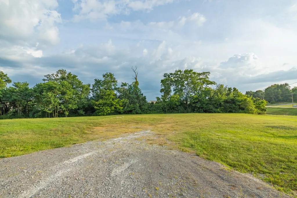 2408 Nashville Highway Columbia TN 38401