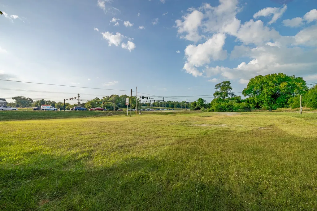 2408 Nashville Highway Columbia TN 38401