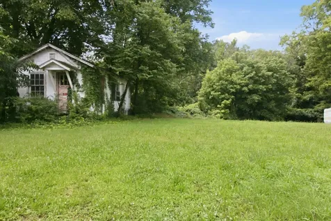 303 S Poplar Street Paris TN 38242