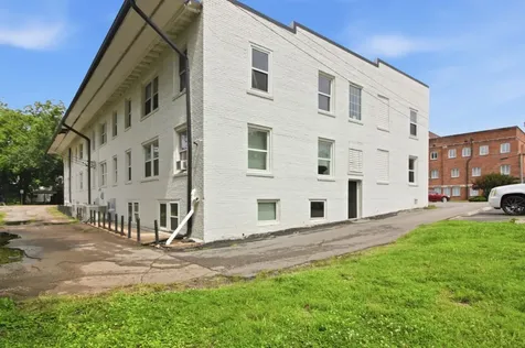 303 S Poplar Street Paris TN 38242