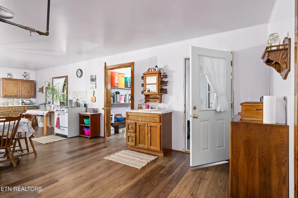 107 Cherry Street Deer Lodge TN 37726