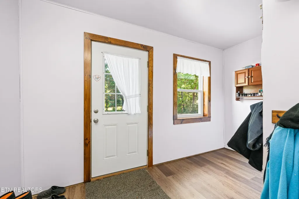 107 Cherry Street Deer Lodge TN 37726