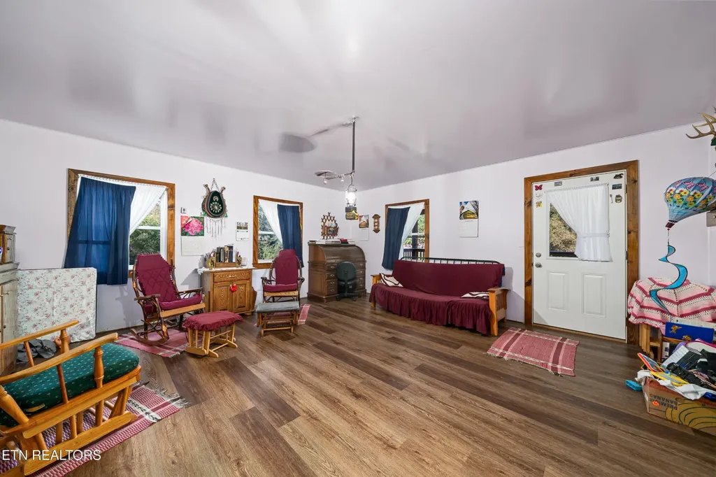 107 Cherry Street Deer Lodge TN 37726