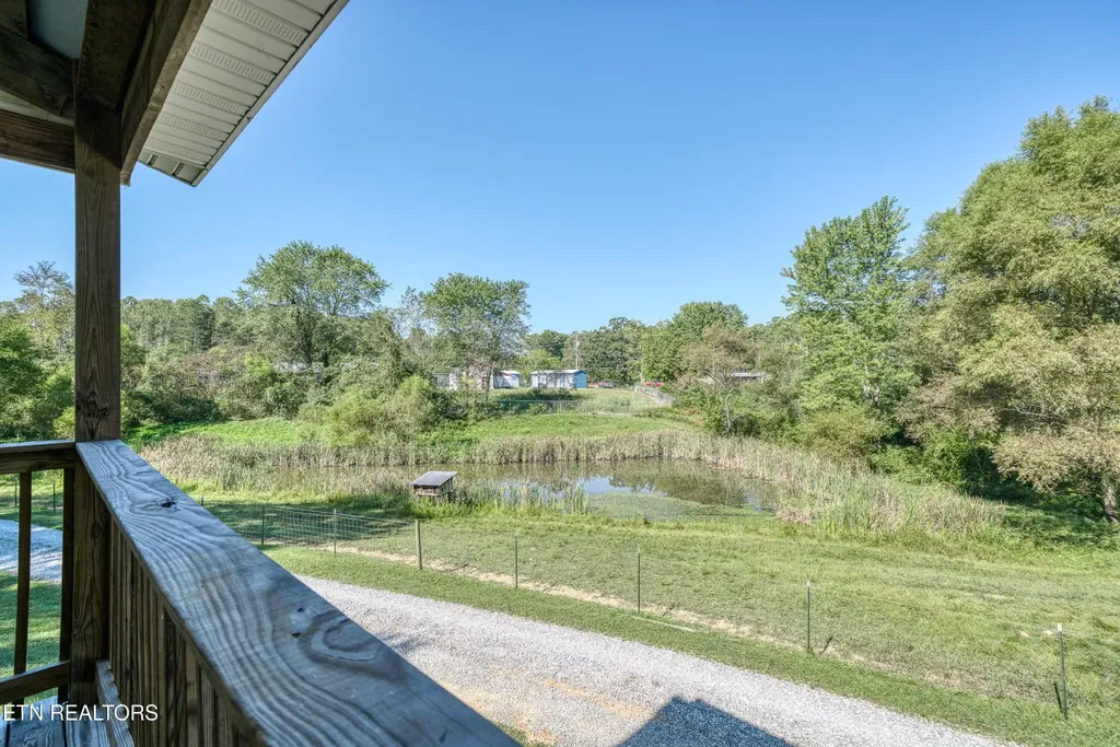 107 Cherry Street Deer Lodge TN 37726
