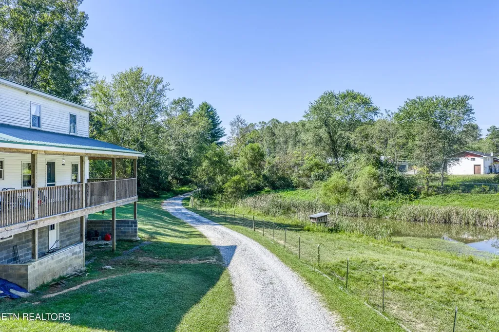 107 Cherry Street Deer Lodge TN 37726
