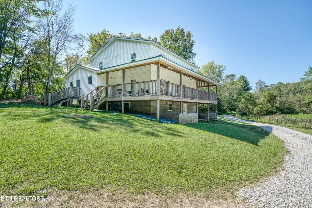 107 Cherry Street Deer Lodge TN 37726