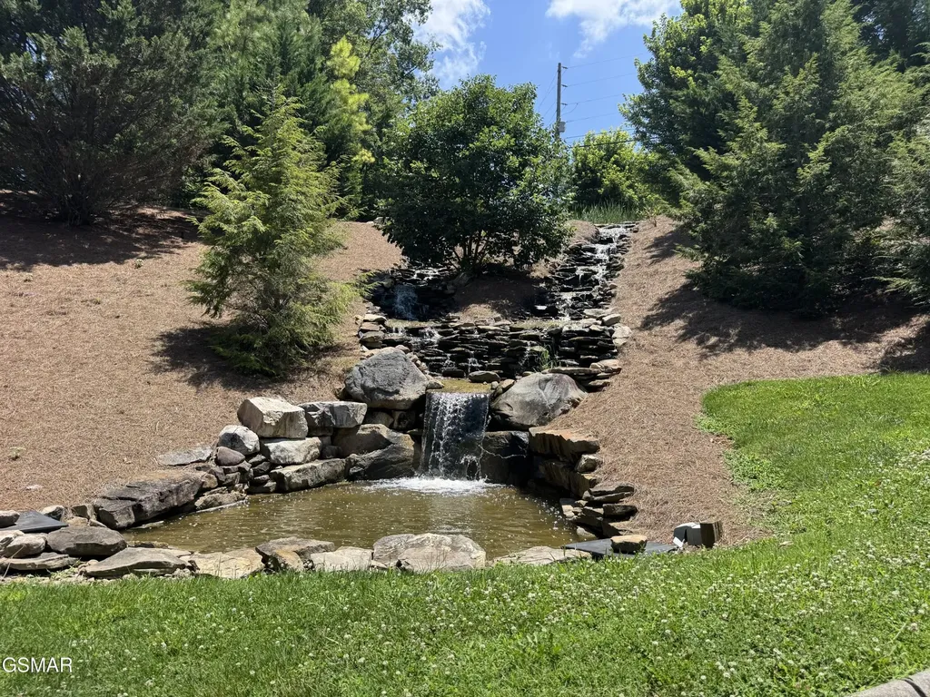 30 Stone Shore Way Dandridge TN 37725