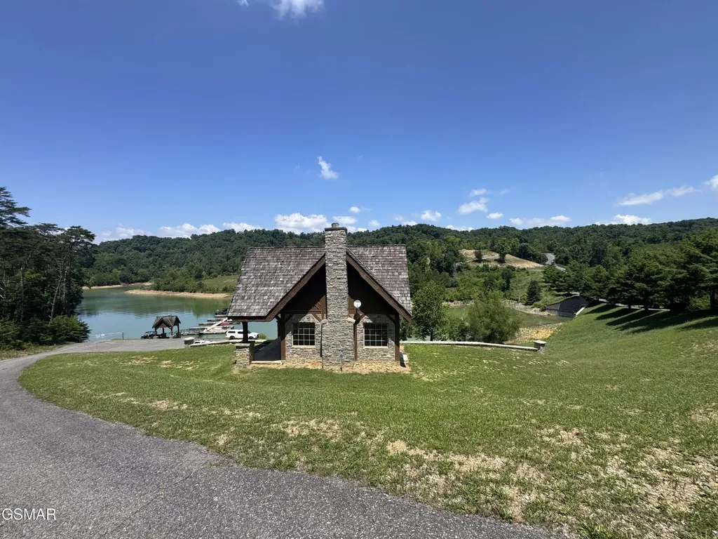 30 Stone Shore Way Dandridge TN 37725