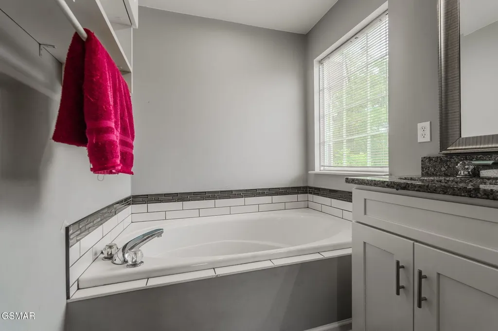 7213 Emerald Heath Road Powell TN 37849