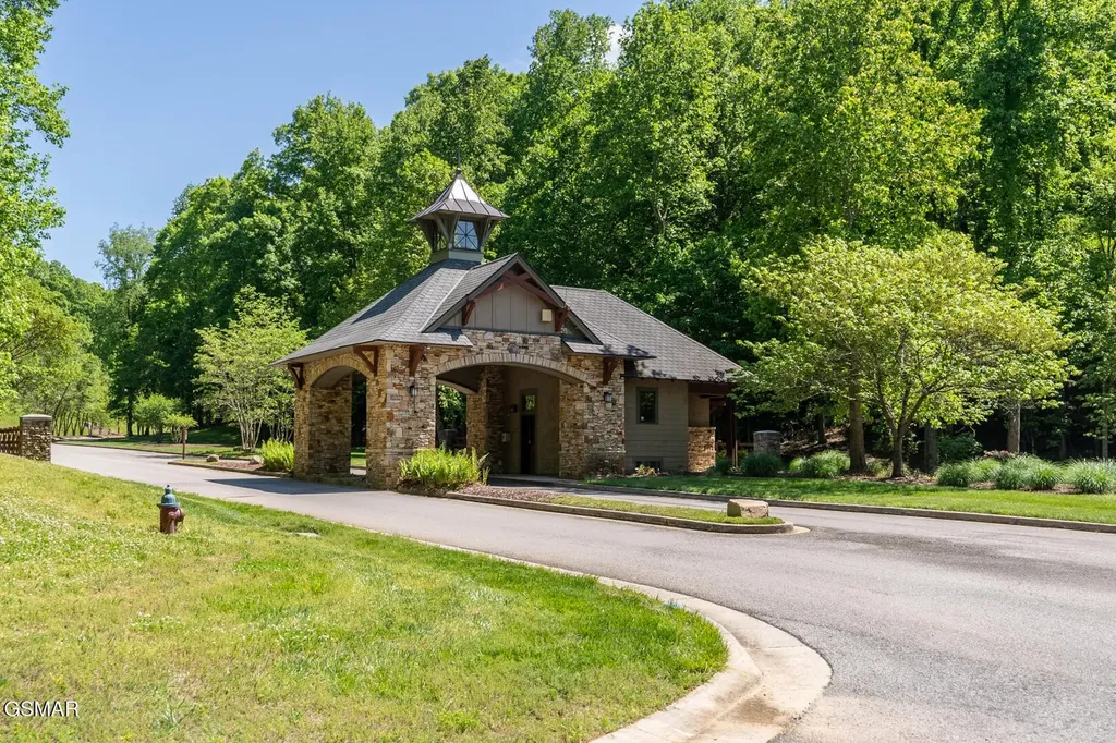 203 Flip Flop Way Loudon TN 37774
