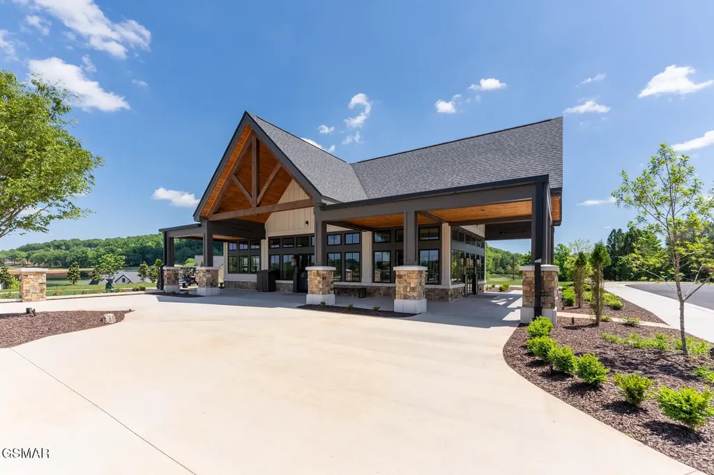 203 Flip Flop Way Loudon TN 37774